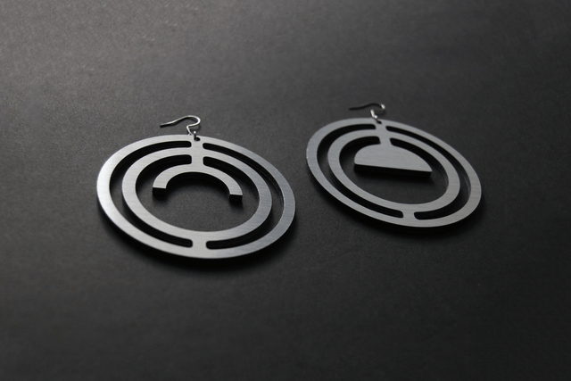 Boucles d'oreilles "croissant" - aluminium brossé - Collection Arasy