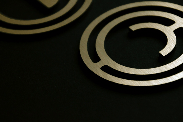 Boucles d'oreilles "croissant" - aluminium brossé - Collection Arasy