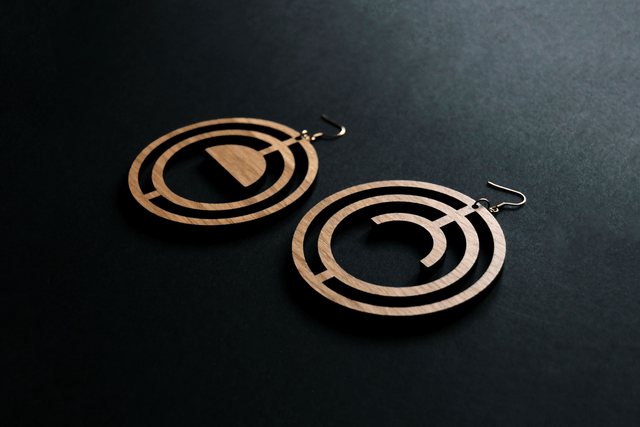 Boucles d'oreilles "croissant" - chêne massif - Collection Arasy