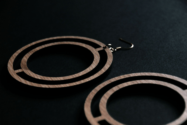 Boucles d'oreilles "pleine lune" - chêne massif - Collection Arasy