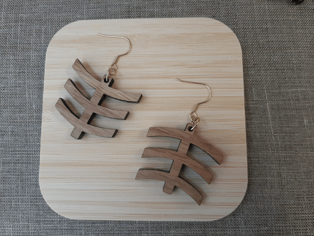 Petites boucles d'oreilles "vestige" - chêne massif - Collection Apu