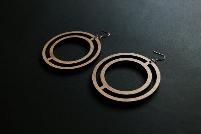 Boucles d'oreilles "pleine lune" - chêne massif - Collection Arasy