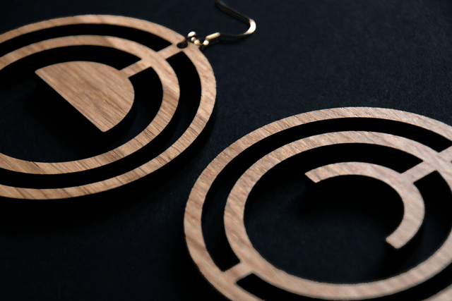 Boucles d'oreilles "croissant" - chêne massif - Collection Arasy