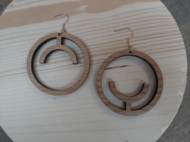 Moyennes boucles d'oreilles "reflet" - chêne massif - Collection Arasy