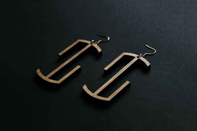 Boucles d'oreilles "érosion" - chêne massif - Collection Apu