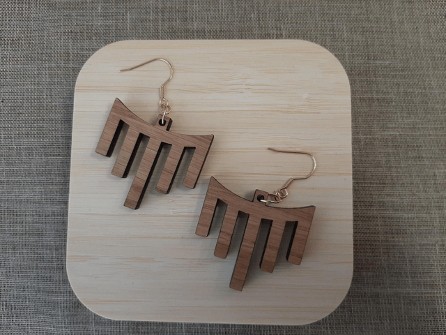 Petites boucles d'oreilles "cascade" - chêne massif - Collection Apu