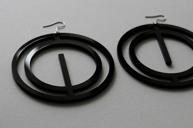 Boucles d'oreilles "rayon" - PMMA noir - Collection Arasy