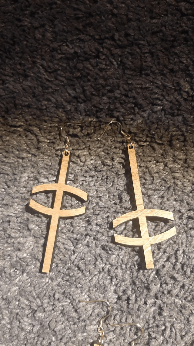 Moyennes boucles d'oreilles "clé" - chêne massif - Collection Apu