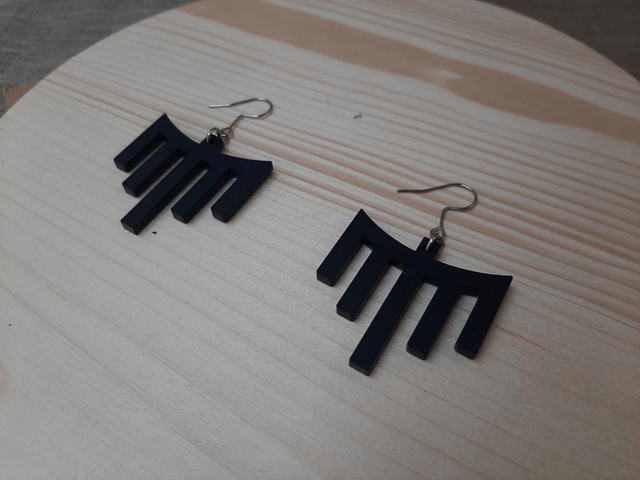 Petites boucles d'oreilles "cascade" - PMMA noir mat - Collection Apu