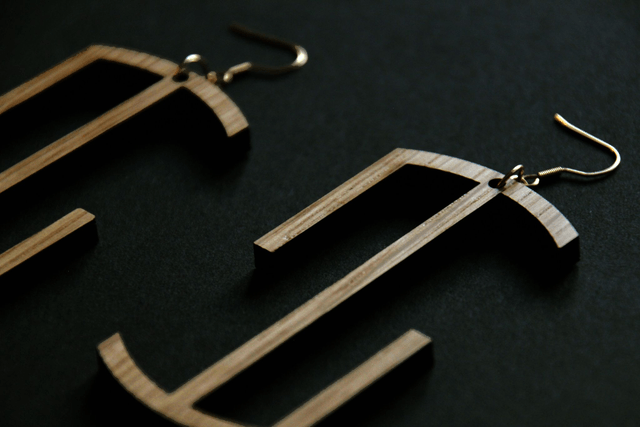 Boucles d'oreilles "érosion" - chêne massif - Collection Apu