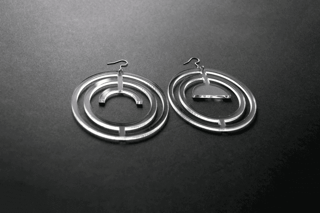 Boucles d&#039;oreilles &quot;croissant&quot; - PMMA transparent - Collection Arasy