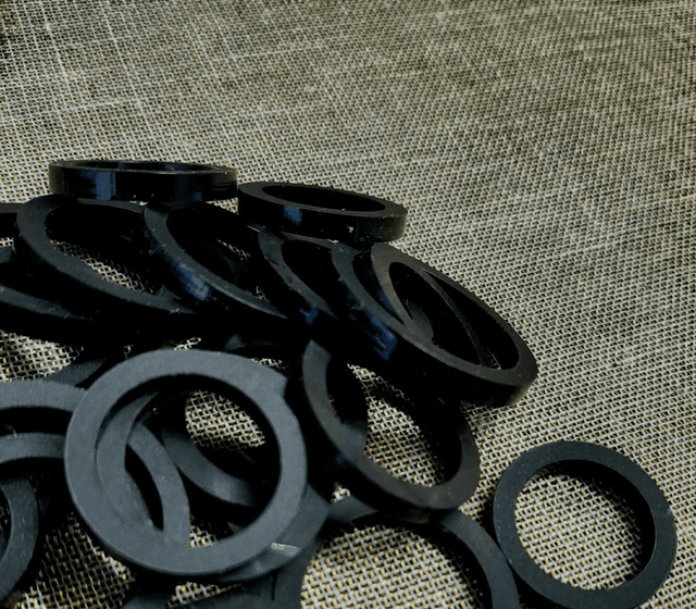 Bague en PMMA noir mat - style with simplicity
