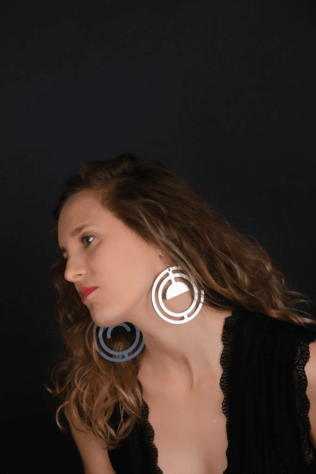 Boucles d&#039;oreilles &quot;croissant&quot; - aluminium brossé - Collection Arasy