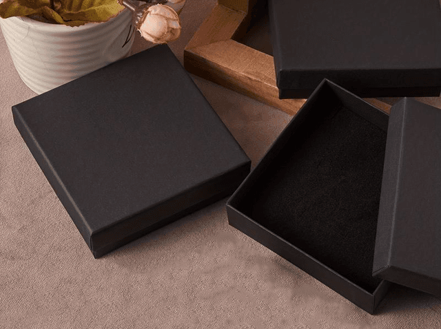 Boite à bijoux noire pour votre commande